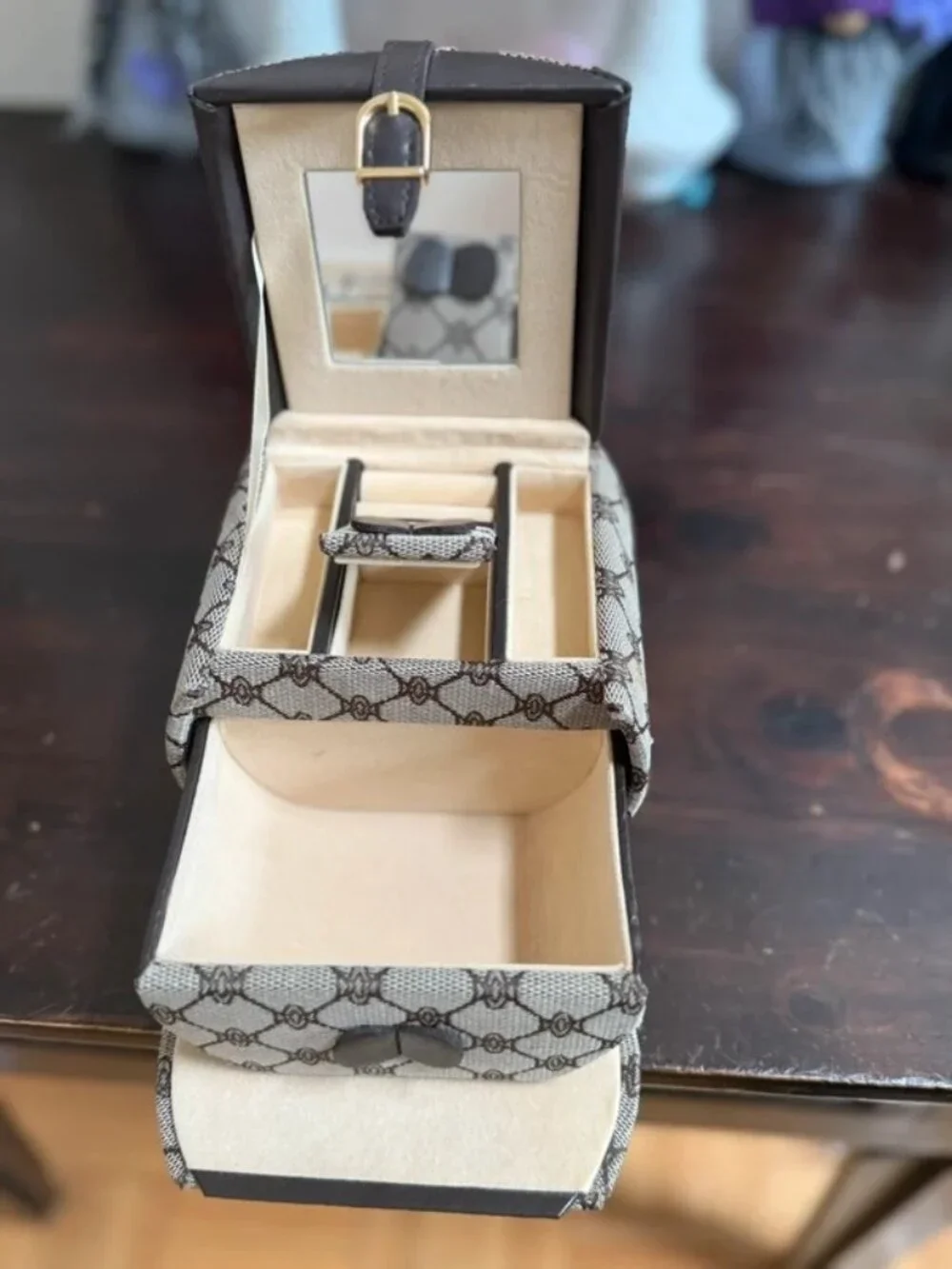 Luxury Patterned Beige Jewelry Travel Case with Mirror